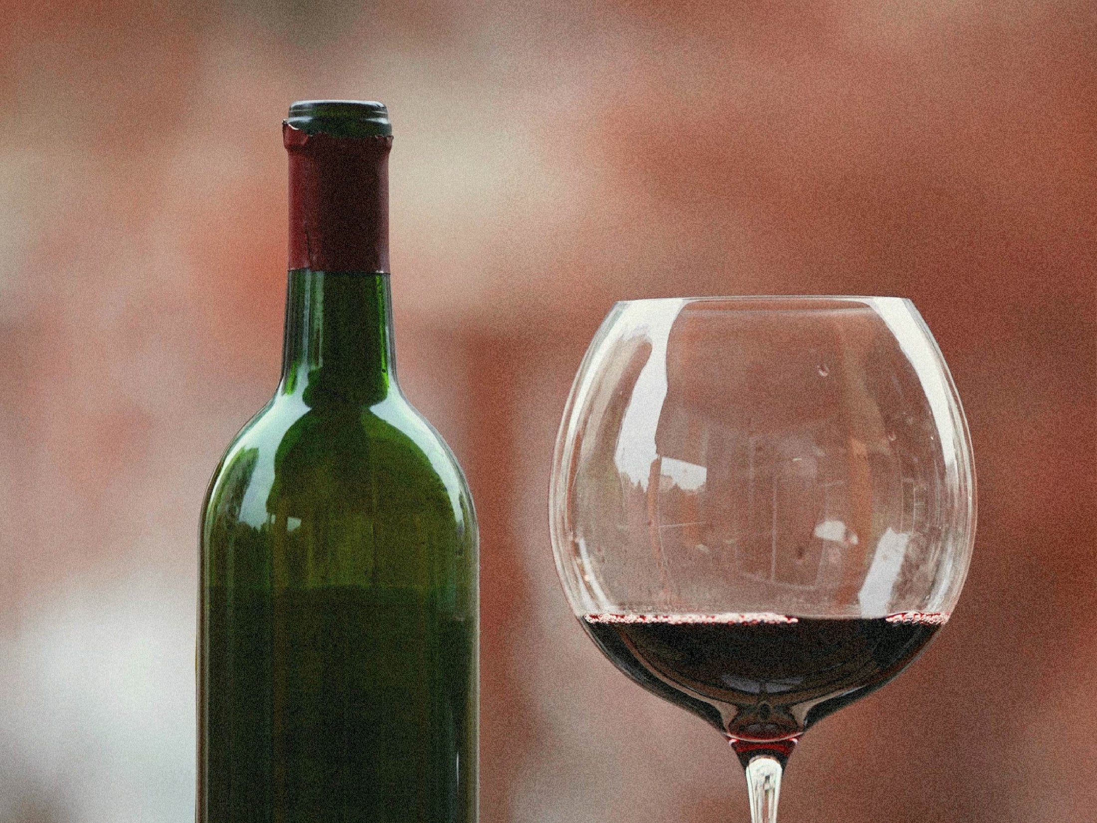 Sommelier wine glass set styled for a quiet tasting ritual with a balanced and elegant crystal form